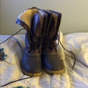 L.L Bean Woman’s fur lined 8” boot